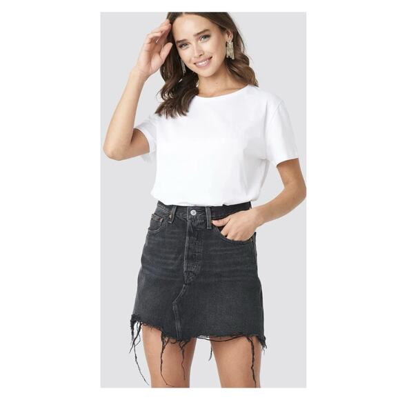 Levi’s Black High Rise Deconstructed Denim Mini Skirt Sz.29 NWT - Picture 1 of 12